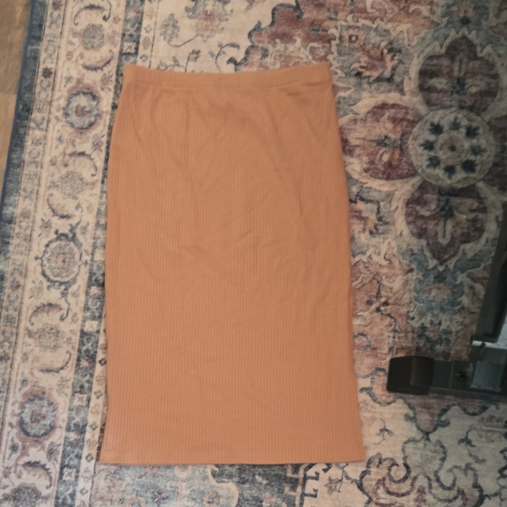 Skirt-ribbed